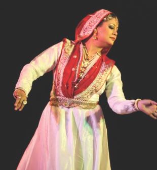 Munmun Ahmed performing Dance