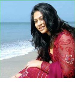 Bangladesh_famous_film_actress_Popy-actress-seabeach