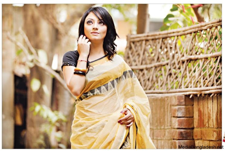 lux-star-actress-ishana